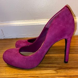 Size 7.5 | 4” Magenta Pumps